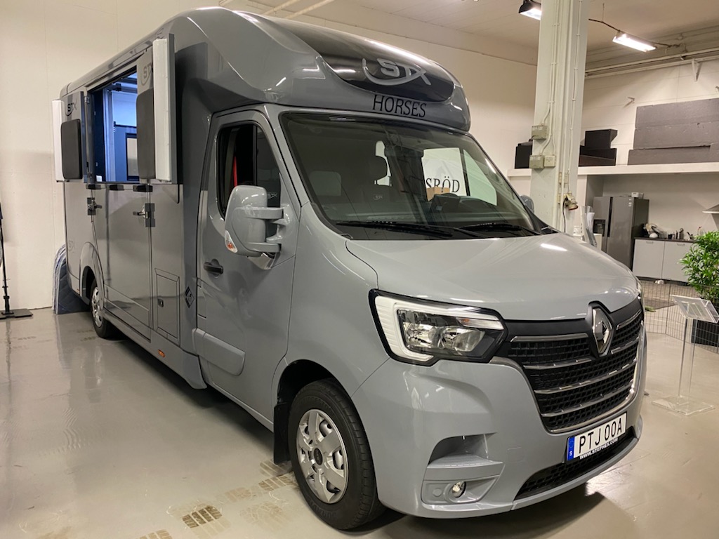 STX 5 sits med stuteriinredning byggd på Renault Master | Kingsröd